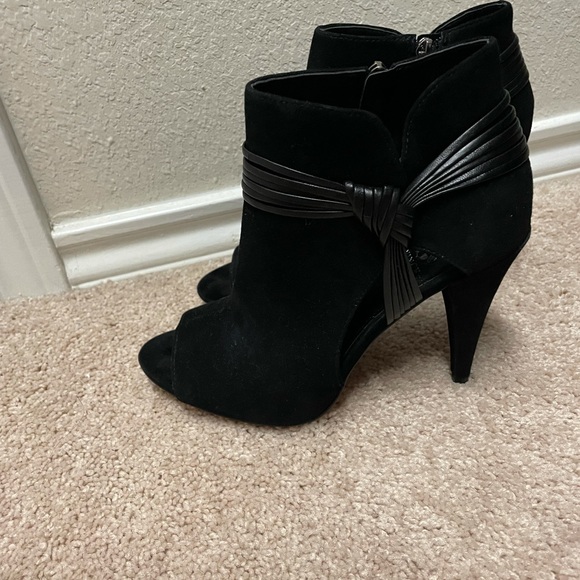 Open Toe Heel - Picture 2 of 4